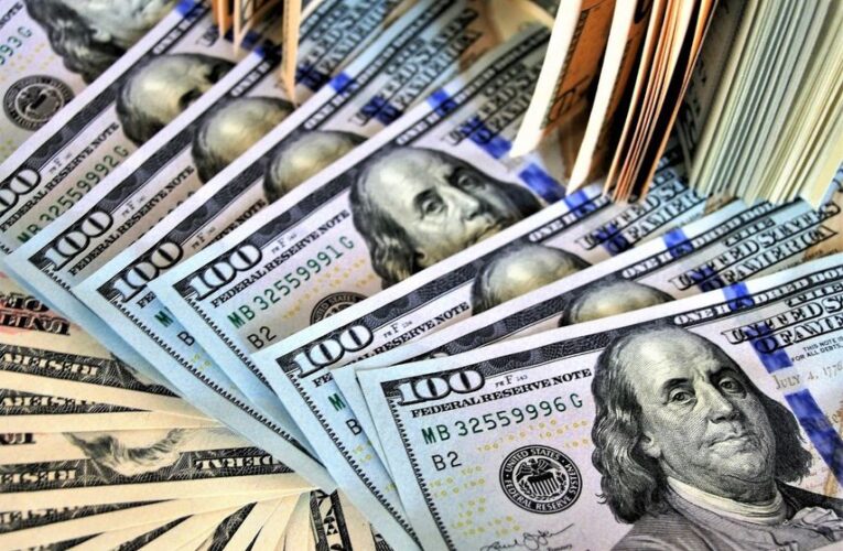 El Dólar se vende en 17.06 pesos