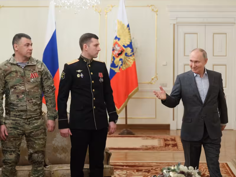 Putin ofrece la ciudadanía a extranjeros que combatan por Rusia