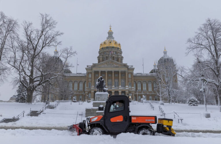 Fuertes nevadas y tornados en EU dejan al menos 5 muertos