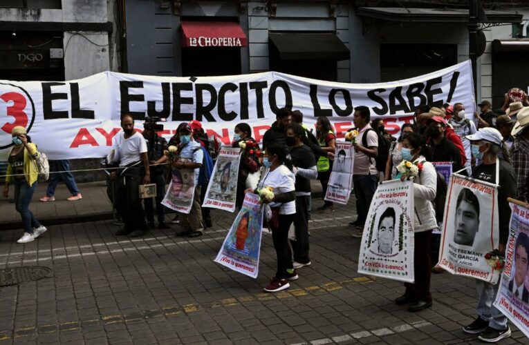 Liberan a ocho militares vinculados al caso Ayotzinapa