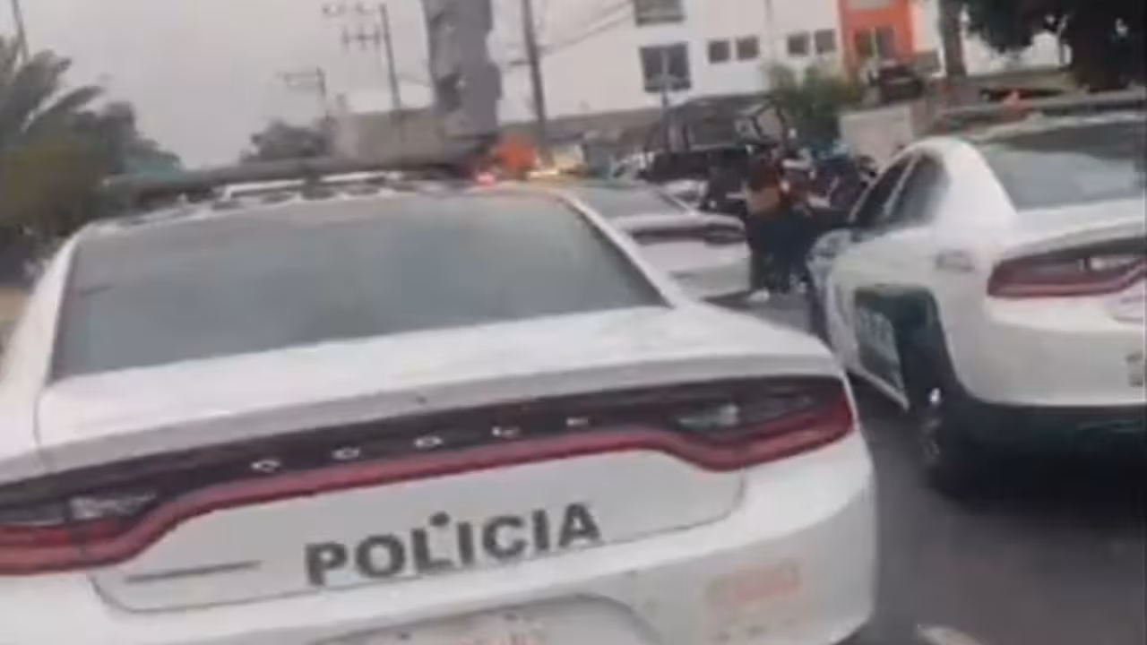Caen 6 personas tras golpear a policías en Iztacalco