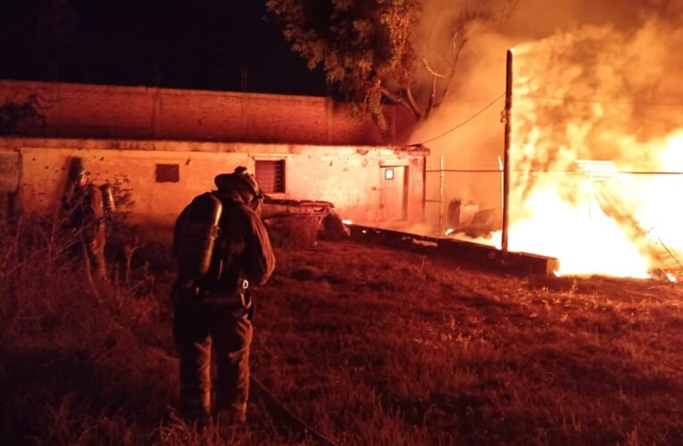 Noche de incendios moviliza a Bomberos en Jalisco