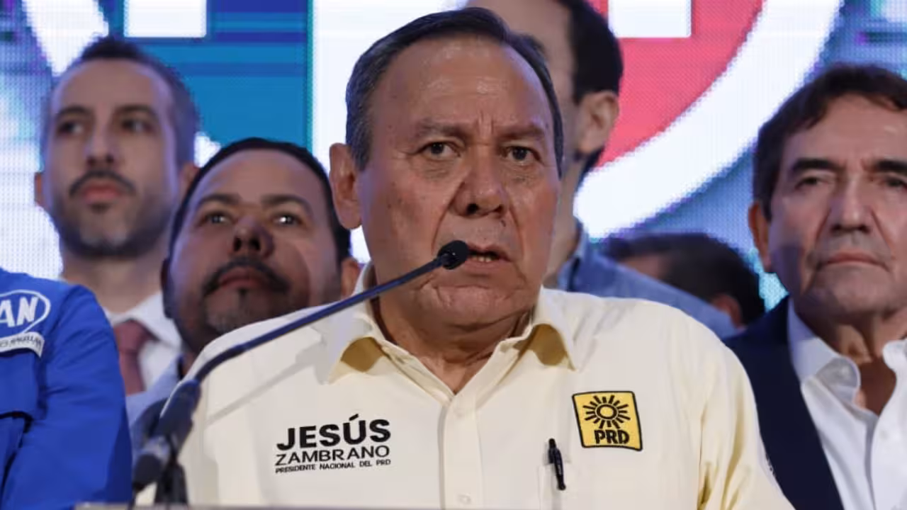 Jesús Zambrano encabeza lista de plurinominales del PRD a la Cámara Alta