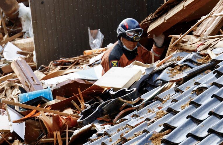 Suman 126 muertos por terremoto en Japón; se registran 211 desaparecidos