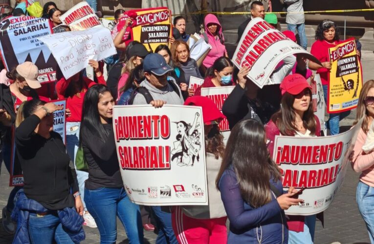 CNTE marcha para exigir aumento salarial