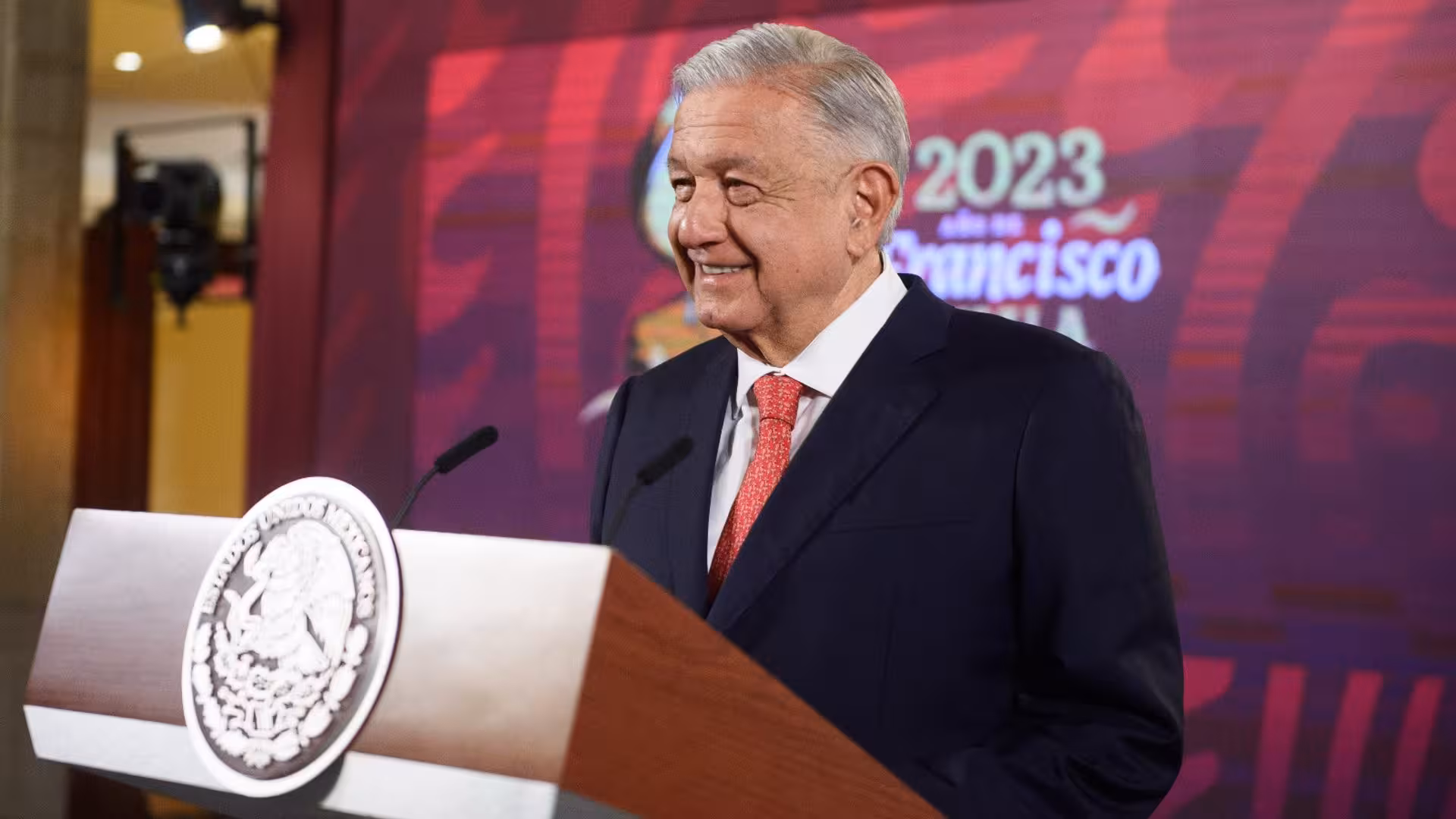 AMLO enviará dos iniciativas de reforma constitucional en materia laboral