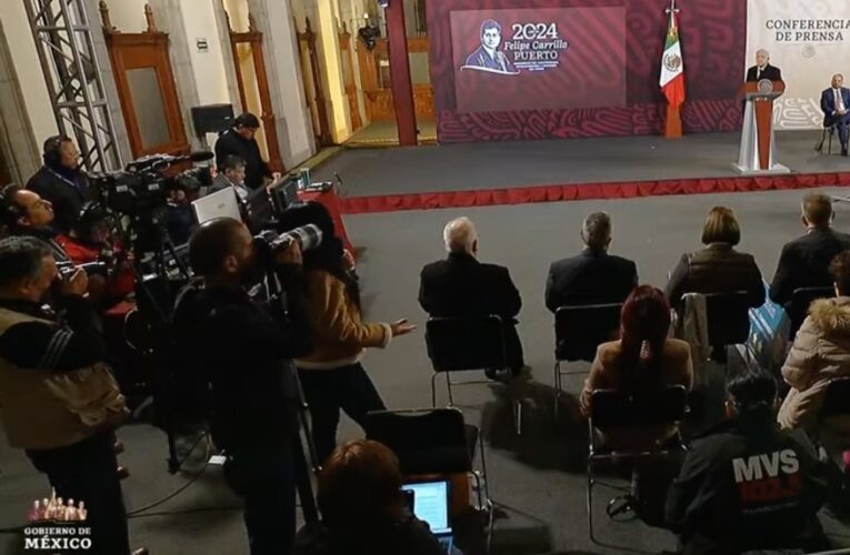 AMLO habla de ‘hackeo’ a datos de periodistas; promete informe