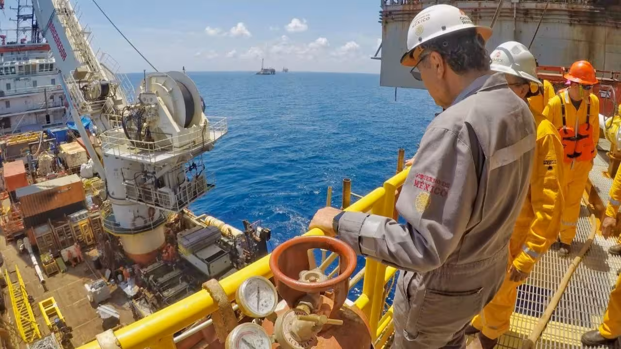 Pemex impulsa la producción con construcción de plataformas marinas en Veracruz