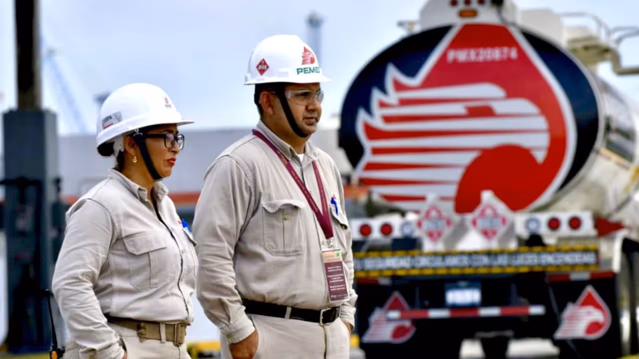 Pemex renueva flota de pipas y cierra 2023 con el triple que al inicio del sexenio