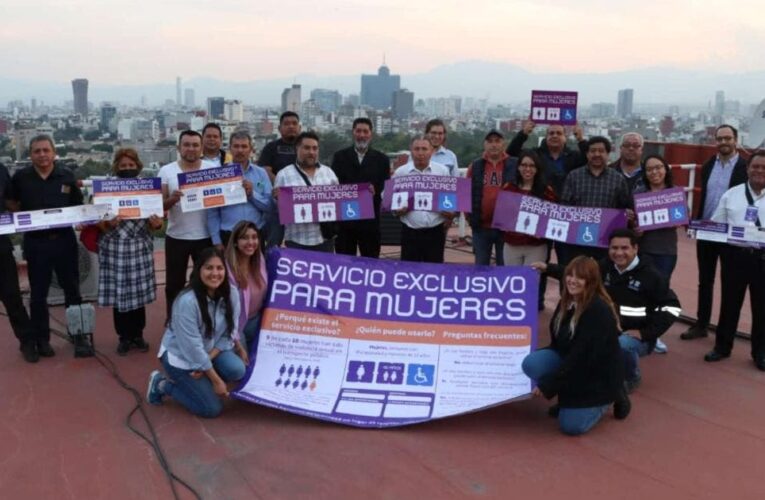 Entregan a choferes del transporte público pegatinas para prevenir acoso sexual