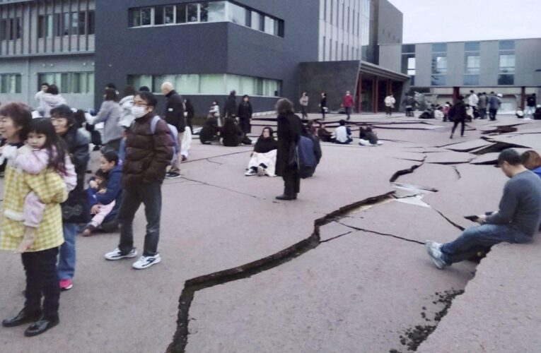 Personas atrapadas bajo escombros por sismo en Japón piden ayuda por X