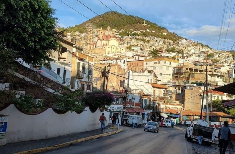 Taxco se queda sin transporte público por violencia