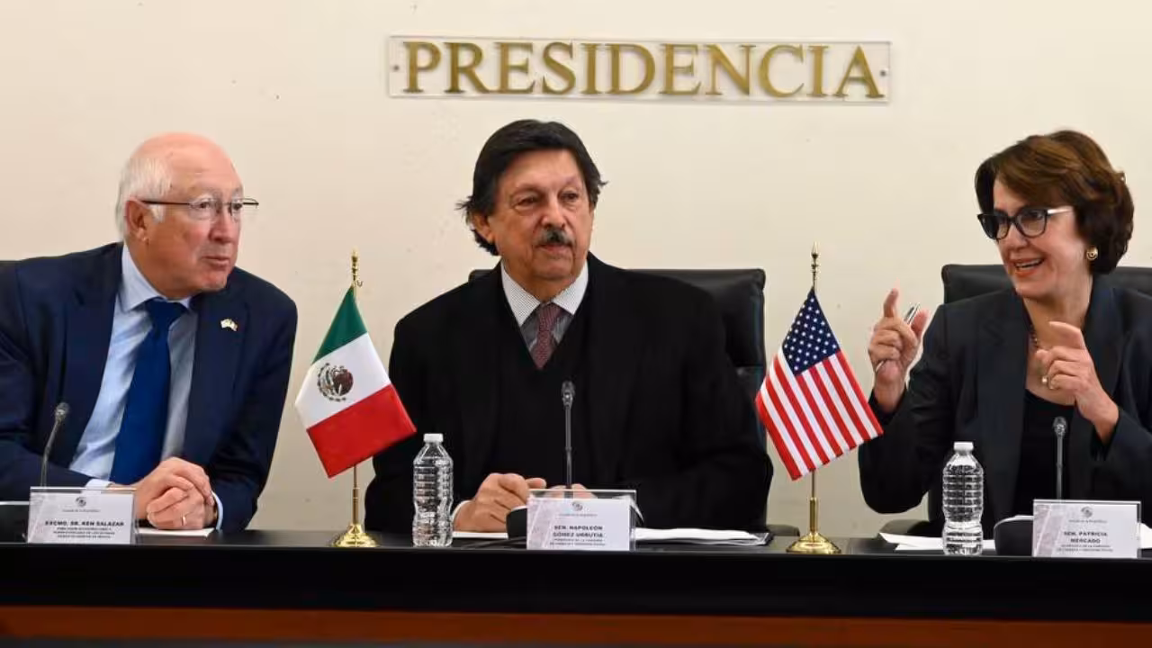 “Caso cerrado”, dice Ken Salazar sobre indagatoria de la DEA a campaña de AMLO