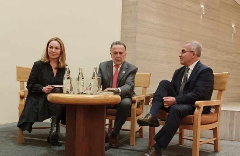 Carlos Medina Plascencia presentó su libro “Un México para Todos”