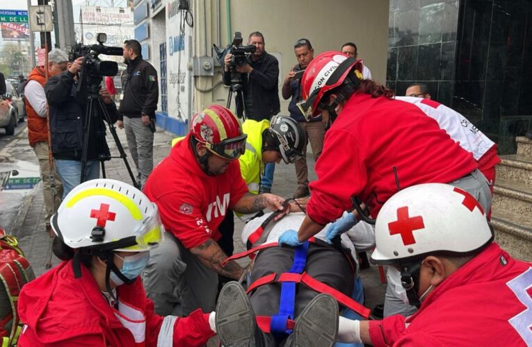 Colapso de elevador en funeraria de Monterrey deja tres heridos