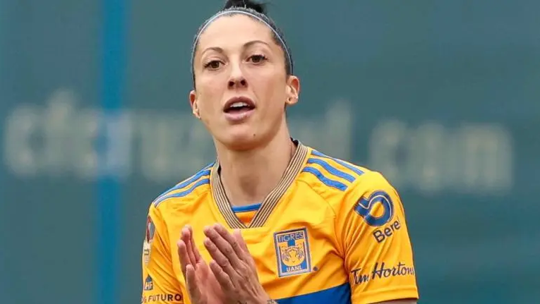 Jenni Hermoso anota un doblete en la goleada de las campeonas Tigres