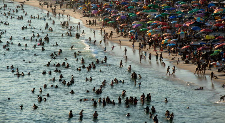 Brasil marca récord de sensación térmica de 62.3 °C en Río Janeiro; así se ven playas