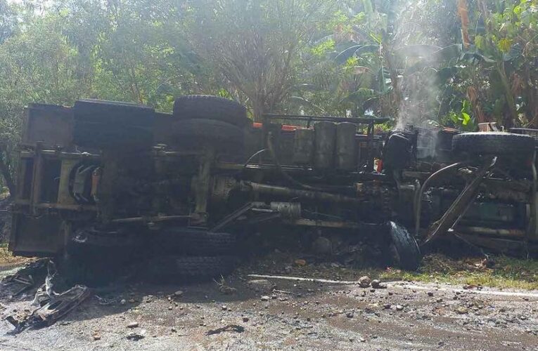 Suman 17 muertos tras choque de camioneta con camión en Filipinas