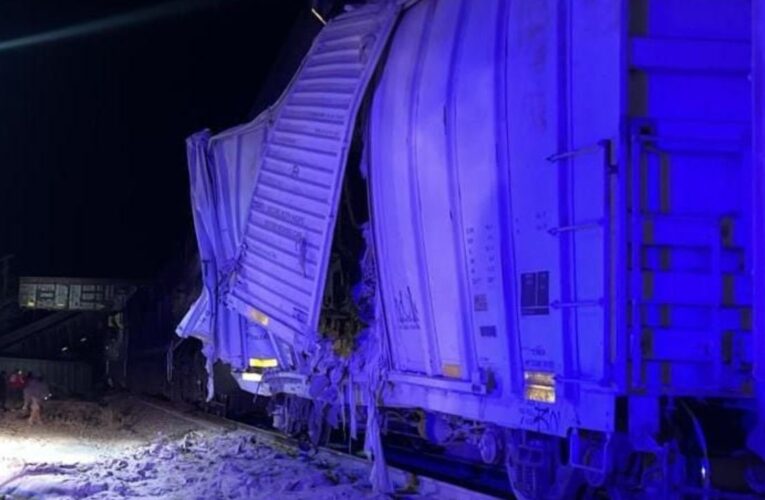 Dos locomotoras chocan de frente en Jalisco; deja varios lesionados