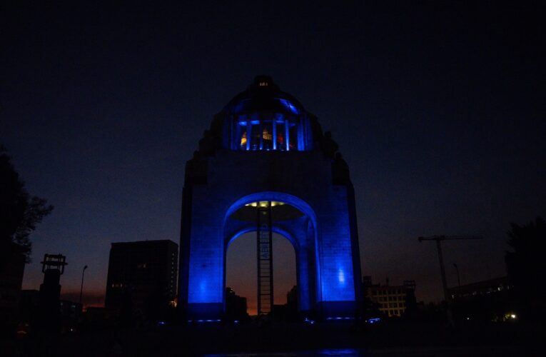 La Ciudad de México se ilumina de azul en el día mundial y nacional contra la obesidad