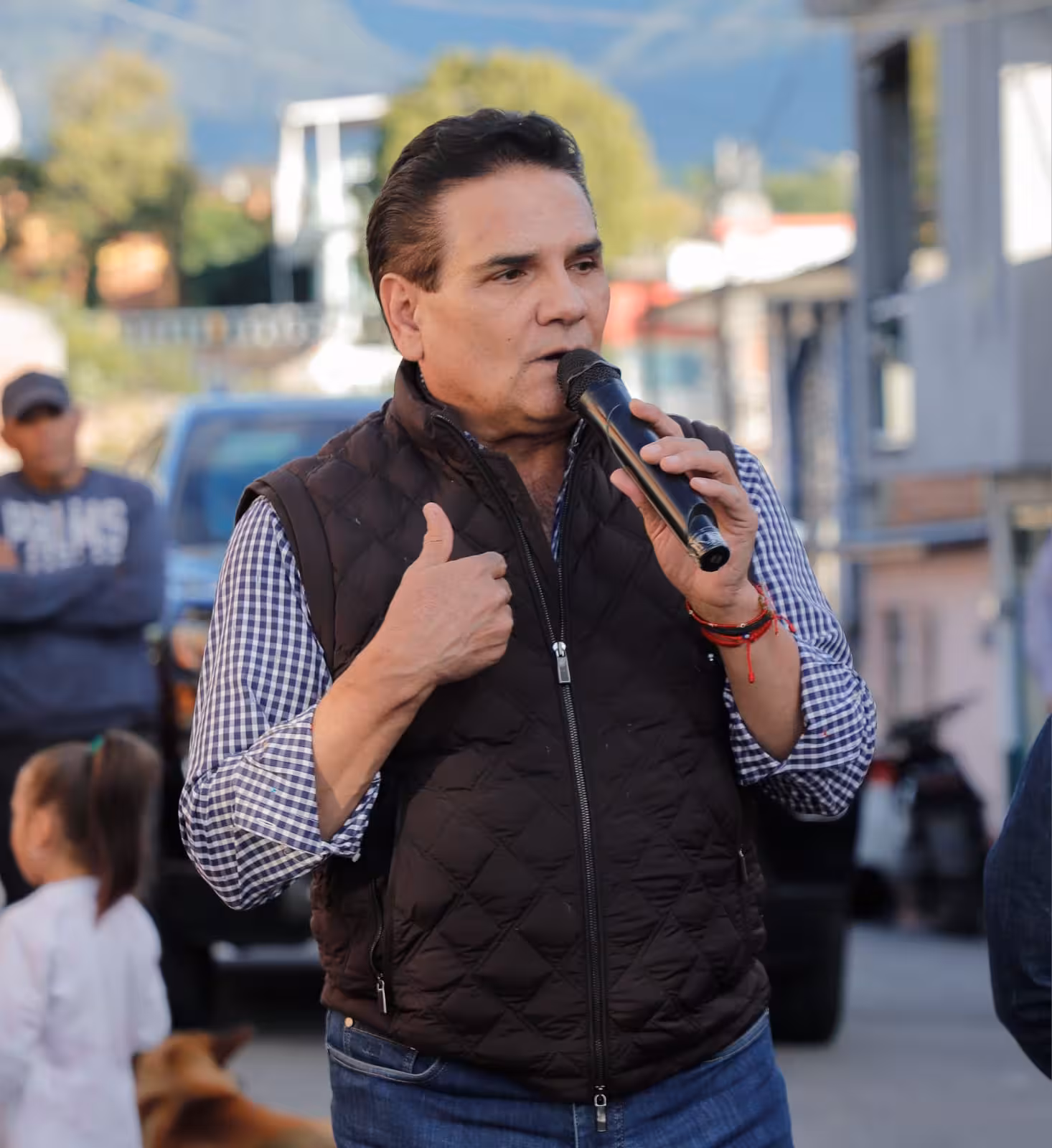 Silvano llama a ponerse de pie para defender a México