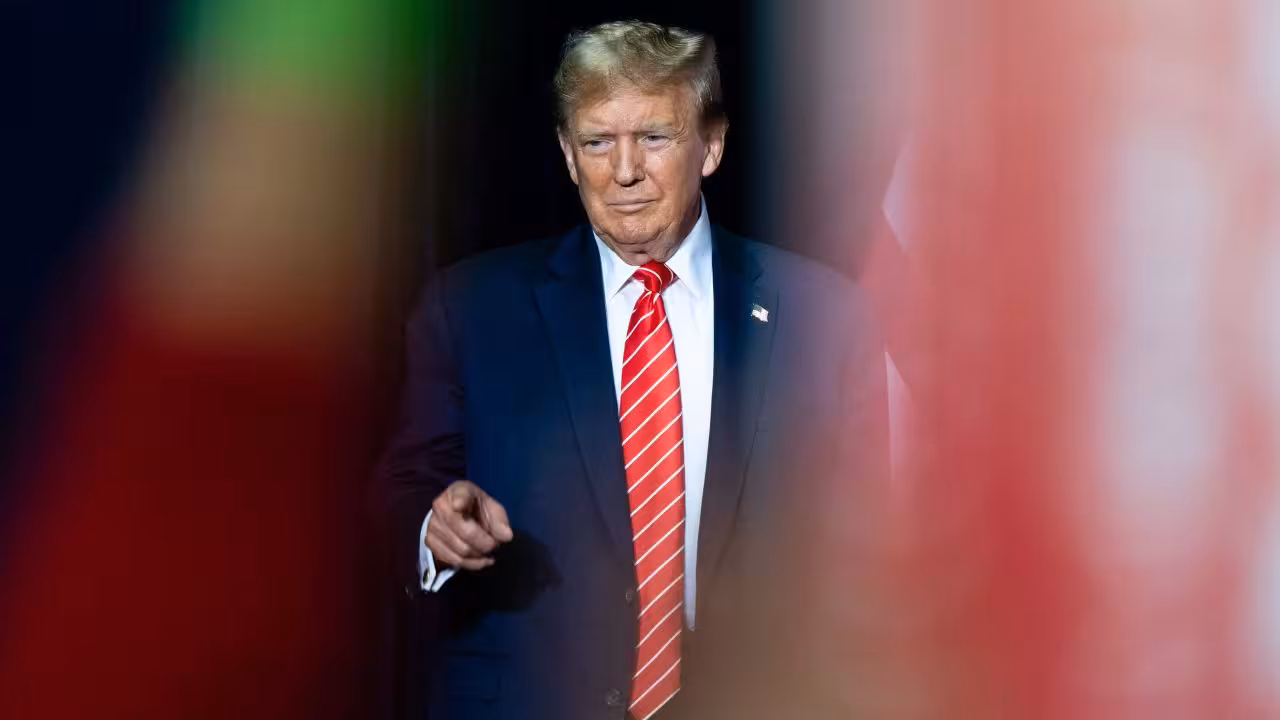 Trump pide aplazar juicio penal en Nueva York por caso de pagos a actriz porno
