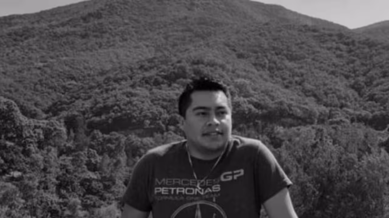 Madre del normalista de Ayotzinapa asesinado exige cadena perpetua para policías