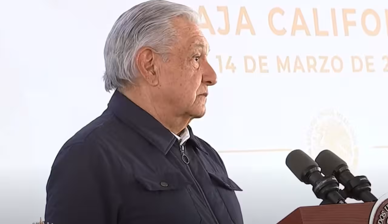 Molesta a AMLO que INE le ordene bajar entrevista de Canal Red; irá al TEPJF