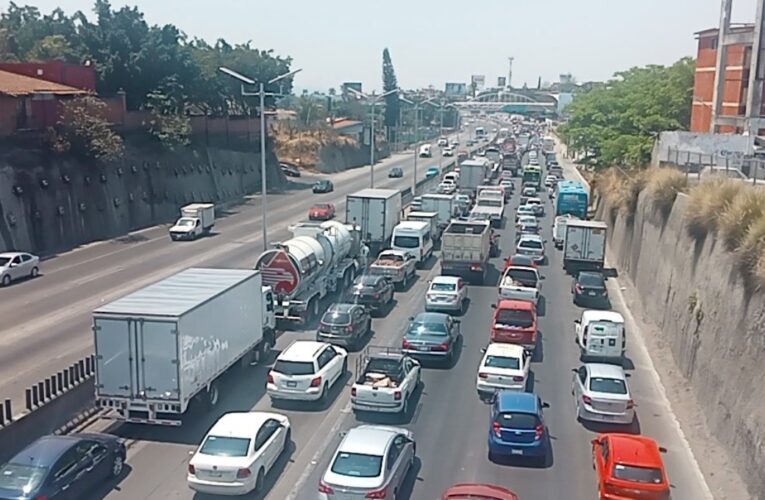 Salida a la México-Cuernavaca ‘a reventar’ por vacaciones de Semana Santa