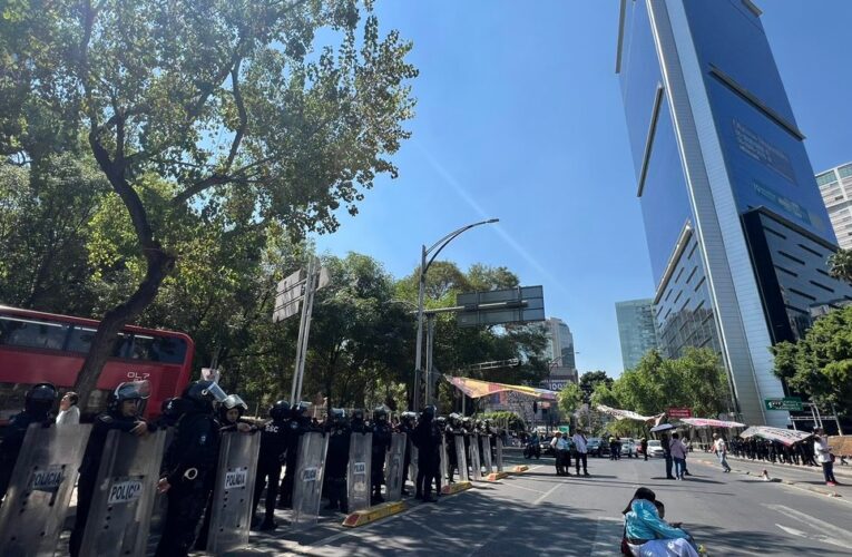 Provoca caos el bloqueo en Insurgentes y Reforma; hay un lesionado