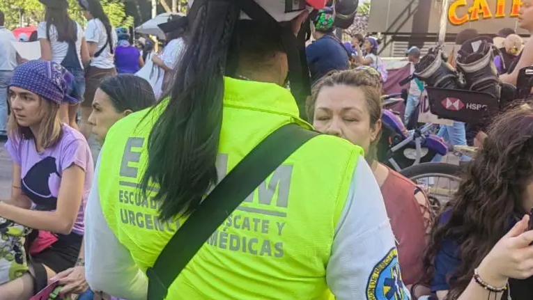 Muere mujer por paro cardiorrespiratorio durante marcha del 8M en CDMX