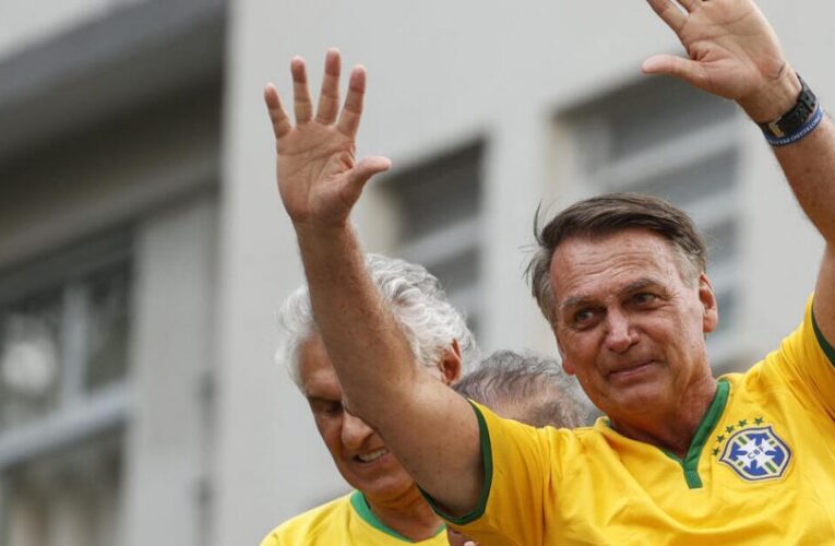 Acusan formalmente a Bolsonaro por hacer fraude con su registro de vacunación covid