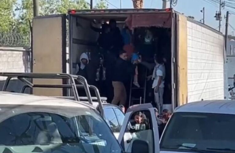 Rescatan a unos 200 migrantes de un tráiler en Coahuila