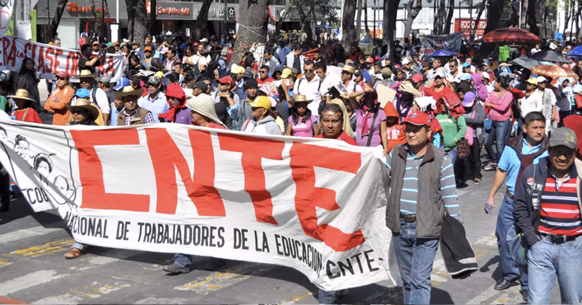 Maestros de la CNTE realizan marchas hoy y paro laboral de 24 horas para exigir al gobierno cumpla sus demandas