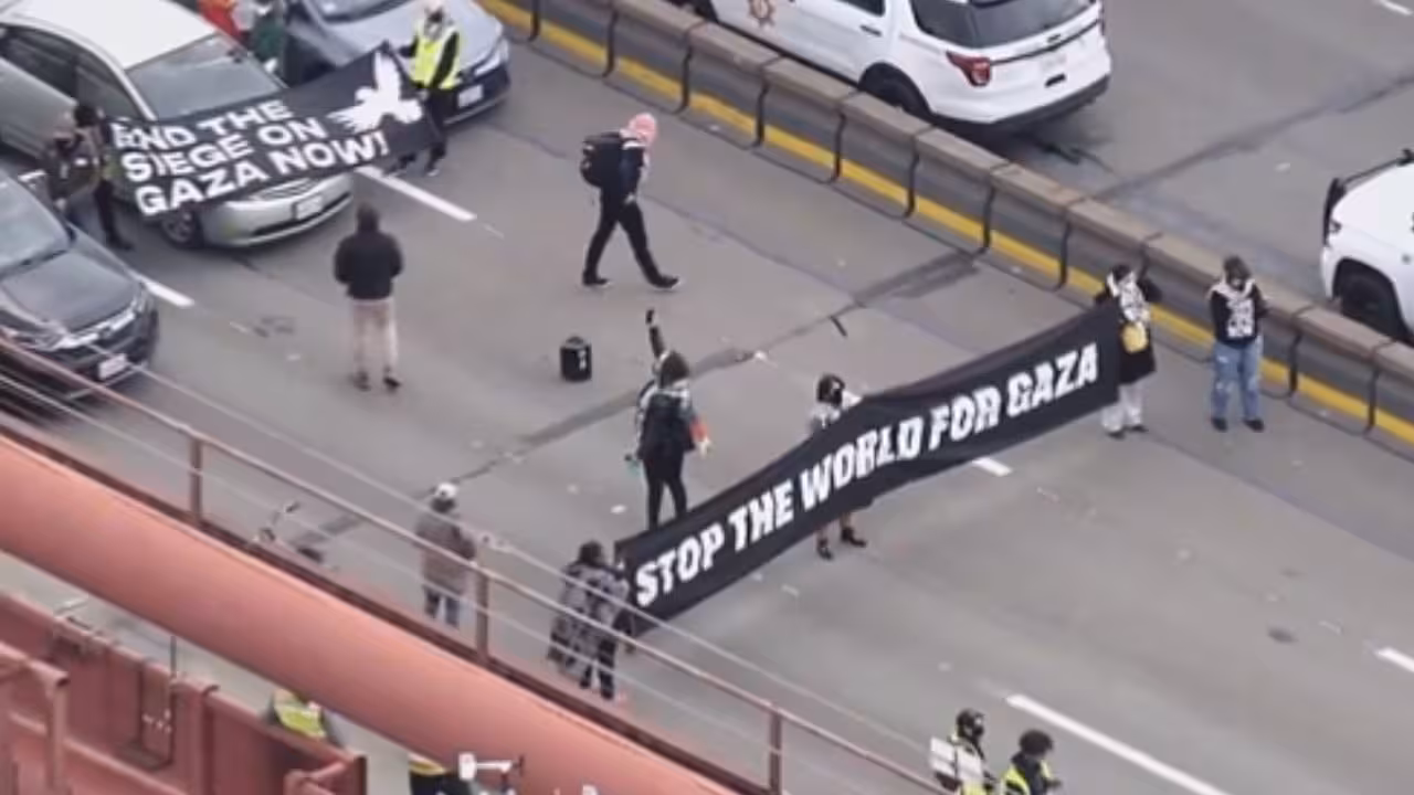 Activistas Propalestina bloquean acceso al Aeropuerto de Chicago y Golden Gate
