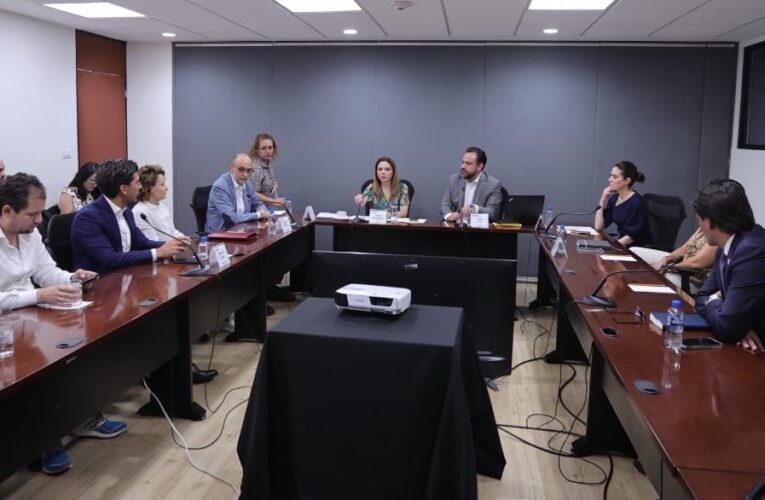 Entrega INE preguntas a moderadores de primer debate presidencial