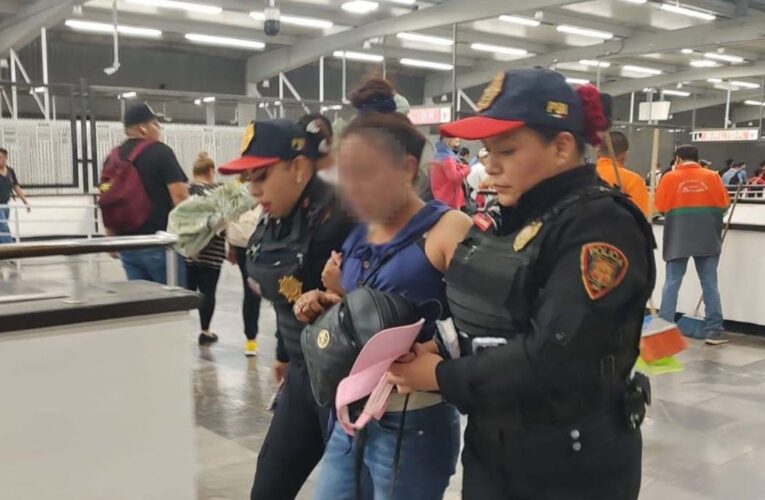 Policía evita que usuaria se arroje a vías del Metro en Pantitlán