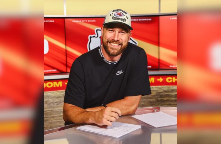 Travis Kelce, novio de Taylor Swift, extiende su contrato con Chiefs