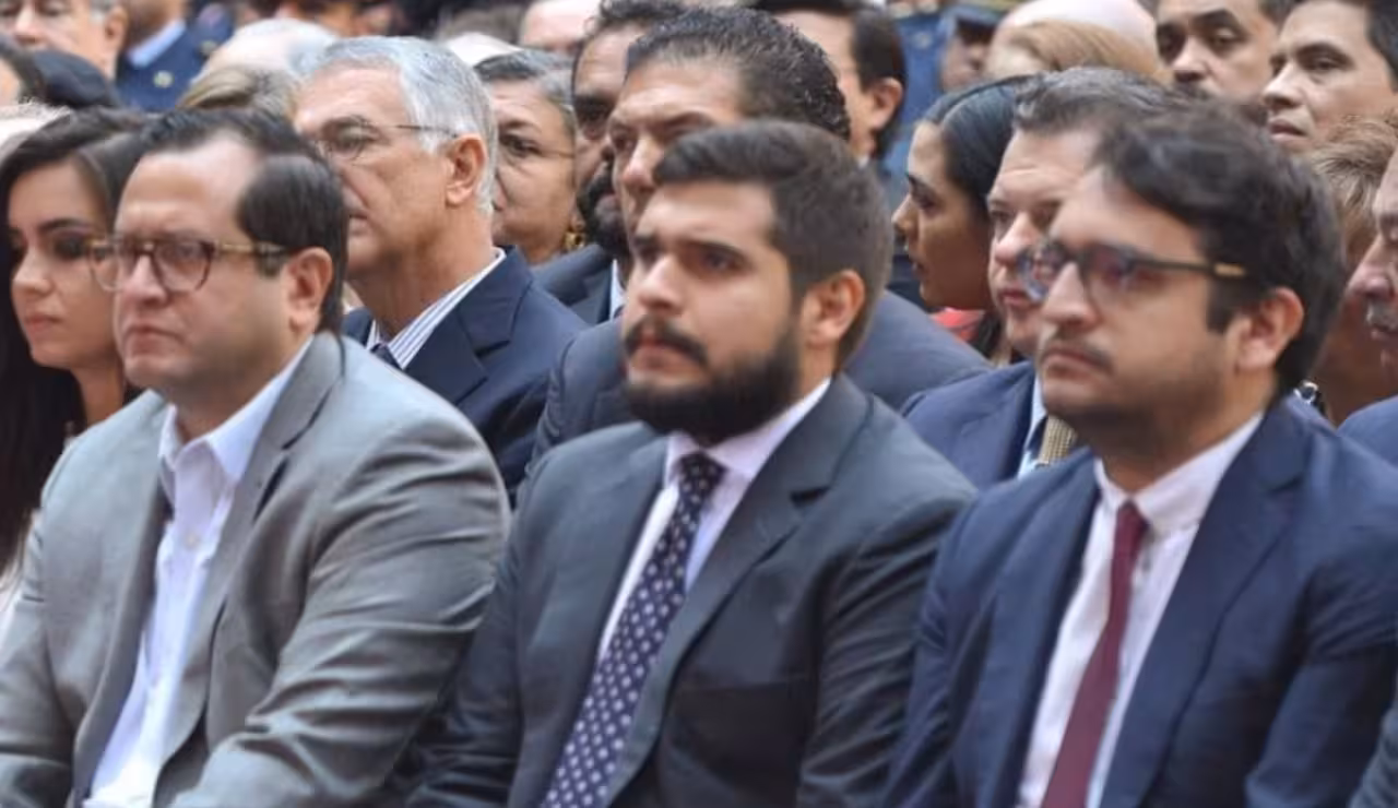 “No dejen de aclarar todas las calumnias que han padecido”, pide AMLO a su hijos