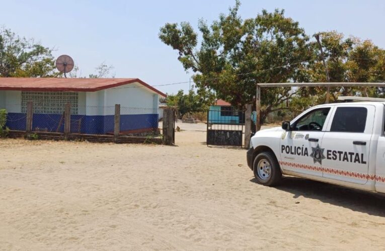 Hombres armados asaltan varias escuelas en Coyuca, Guerrero