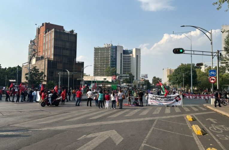 Trabajadores de la CDMX bloquean Paseo de la Reforma y Av. Insurgentes