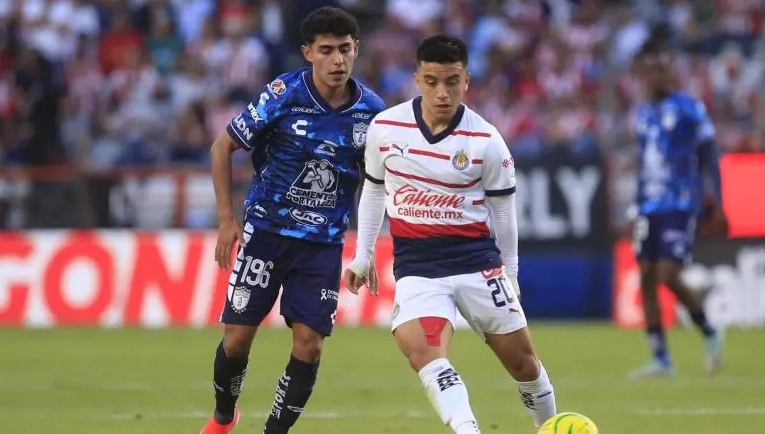 Chivas gana en Pachuca y se mete de lleno a la lucha por la liguilla directa