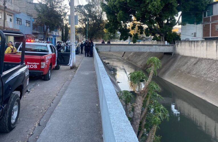 Encuentran cuerpo flotando en canal de aguas negras en Naucalpan