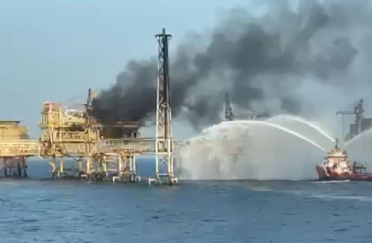 Incendio en plataforma de Pemex deja un muerto y 9 heridos