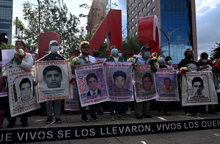 Ante amenaza de boicot a elecciones, AMLO responde a padres de los 43 de Ayotzinapa