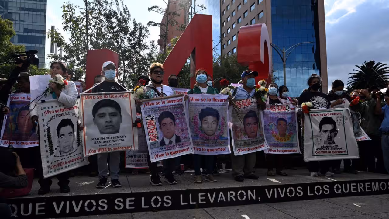Ante amenaza de boicot a elecciones, AMLO responde a padres de los 43 de Ayotzinapa