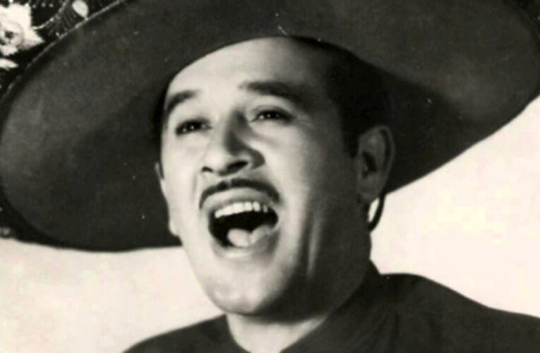 Pedro Infante es homenajeado en Mérida, Yucatán, a 67 años del accidente aéreo que le costó la vida.