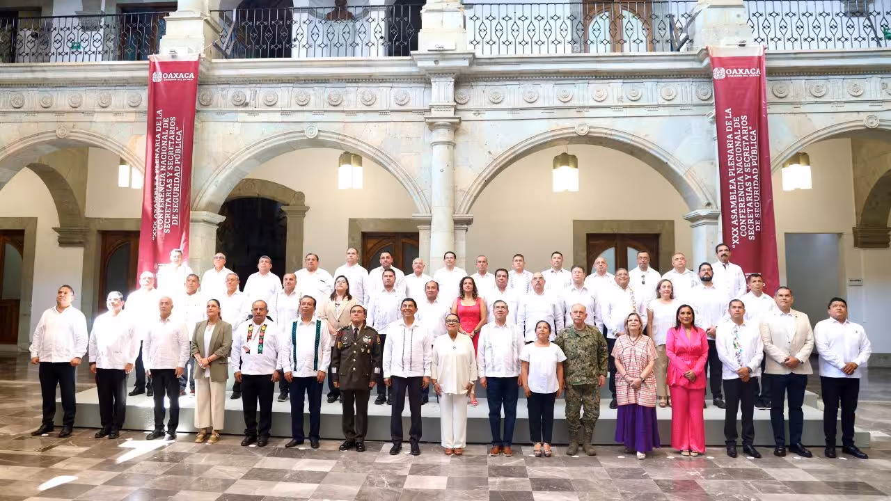 Rosa Icela encabeza asamblea de seguridad en Oaxaca con gobernador Salomón Jara