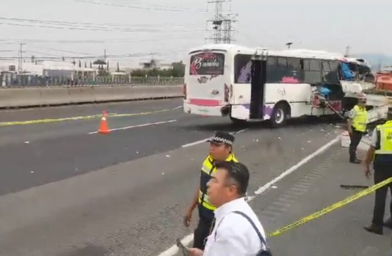 Autobús choca contra grúa en la México-Pachuca; hay un muerto y tres heridos