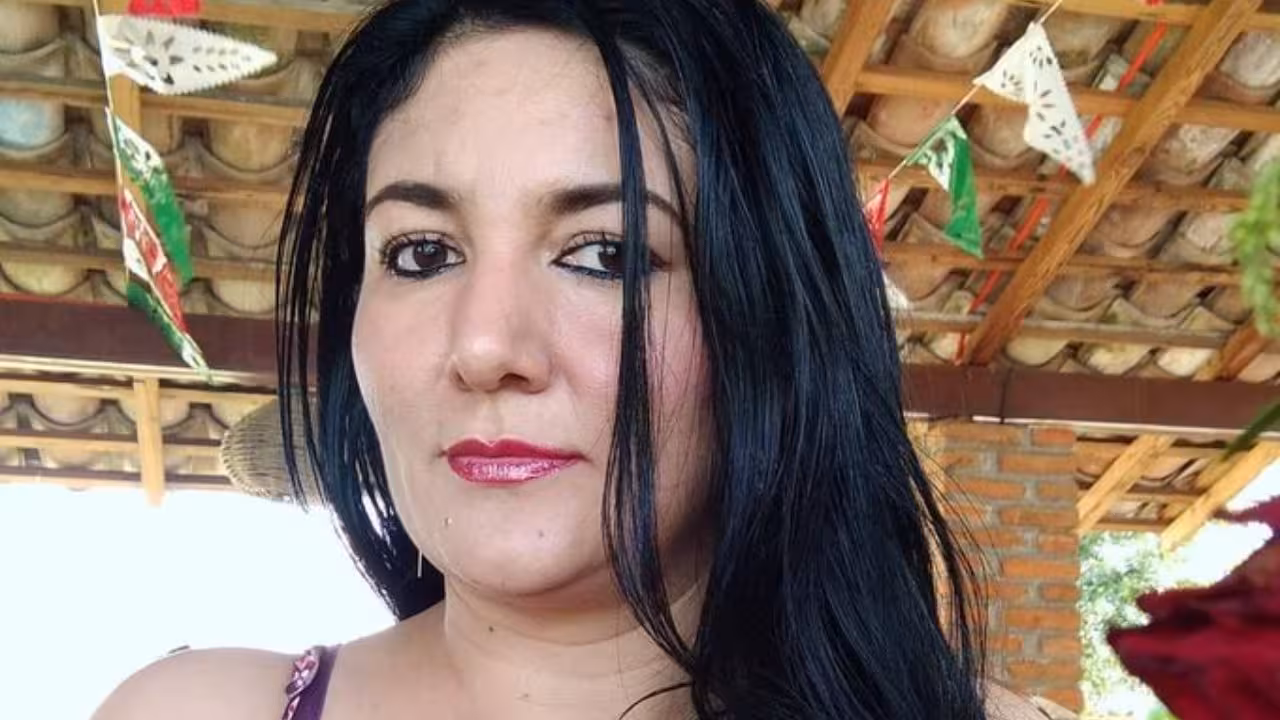 Desaparece activista Mar Amparo Salinas; encuentran puerta de su casa abierta